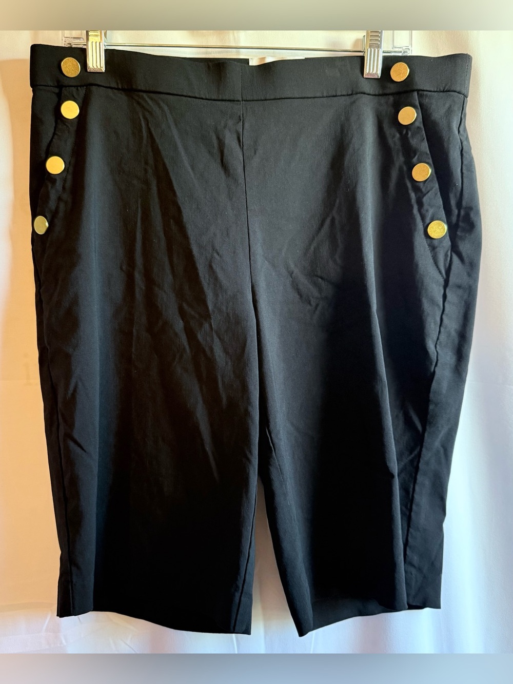 Liz Claiborne Black Shorts With Gold Button  Detail Size XL